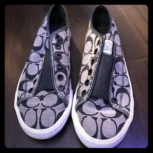 Coach sneaks women’s 7